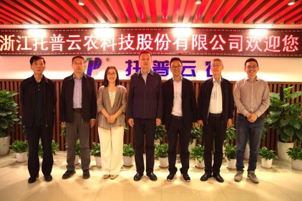 内蒙古自治区农牧业技术推广中心主任胡有林一行赴樱花视频在线考察调研