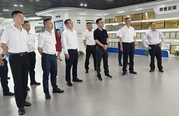 德阳市人大常委会副主任杨芳清、中江县委书记杜尚武率考察组赴樱花视频在线考察调研