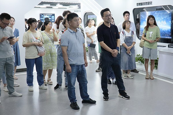 中国农科院茶叶研究所所长助理、科技处处长姚明哲一行赴樱花视频在线参观调研