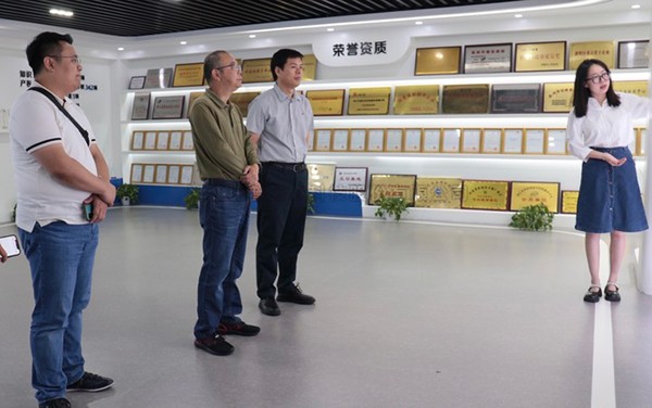 贵州省农业农村厅市场与信息化处处长方雷明莅临樱花视频在线考察交流