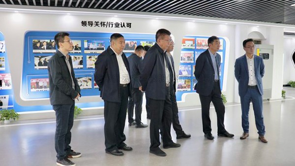 长春市政府副市长曹武一行莅临樱花视频在线调研交流