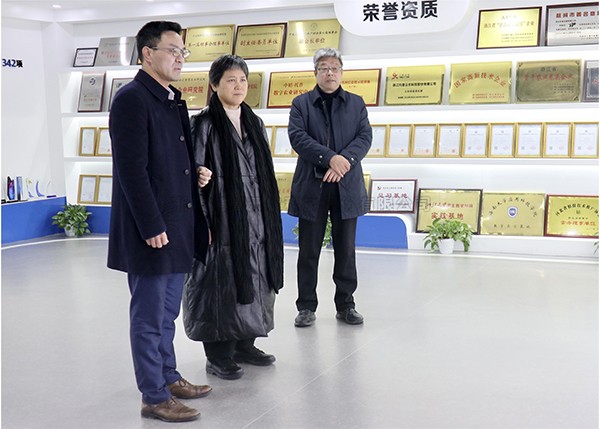 省人大常委会秘书长鲁俊一行莅临樱花视频在线调研考察