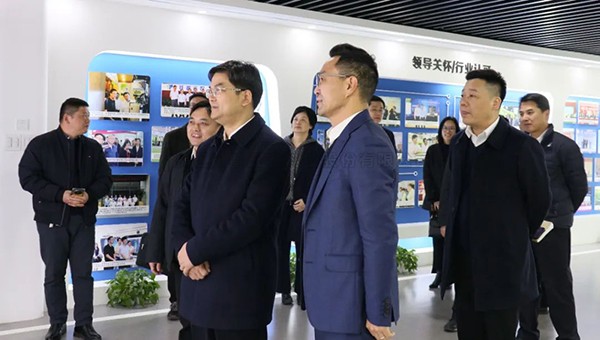 拱墅区委书记李志龙一行莅临樱花视频在线调研