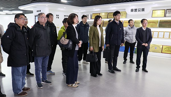浙江省农业科学院病毒学与生物技术研究所所长徐俊锋一行莅临樱花视频在线调研考察