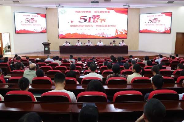 樱花视频在线董事长陈渝阳为青年科学家颁发“托普数字农业创新奖”