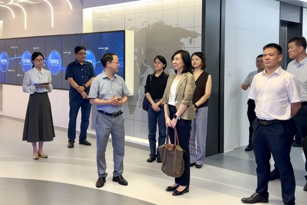 科技部国际合作司副司长庄嘉一行莅临樱花视频在线调研考察