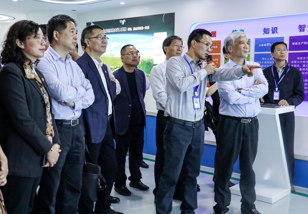 全国人大常委会副委员长丁仲礼莅临樱花视频在线考察调研