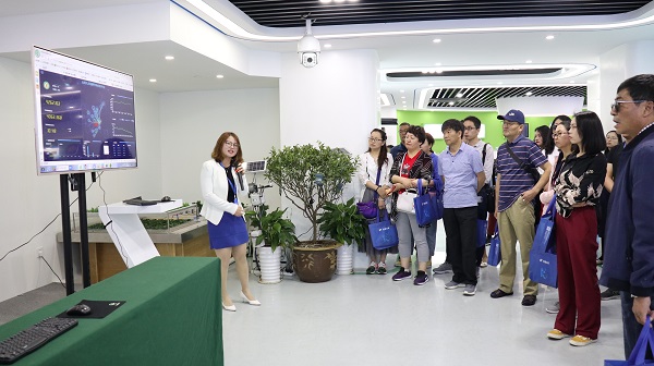 培训班听取樱花视频在线业务人员讲解产供销一体化模式