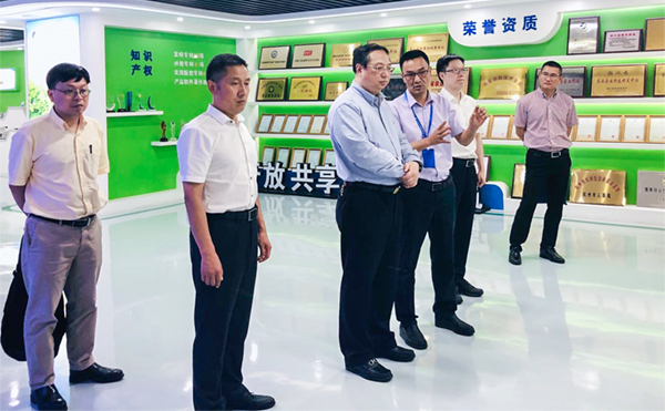 杭州市副市长王宏一行莅临樱花视频在线调研