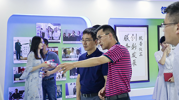 浙江省委组织部副部长赵雄文一行莅临樱花视频在线调研