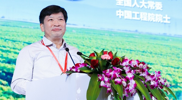中国科学技术协会副主席、中国工程院副院长、全国人大常委、中国工程院院士邓秀新
