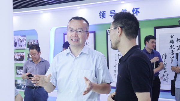 赵喜凯局长参观樱花视频在线展厅
