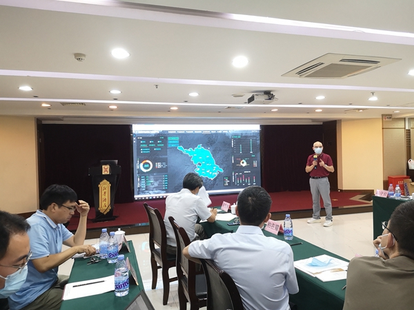 樱花视频在线团队为代表们介绍全国耕地质量大数据平台及其建设情况