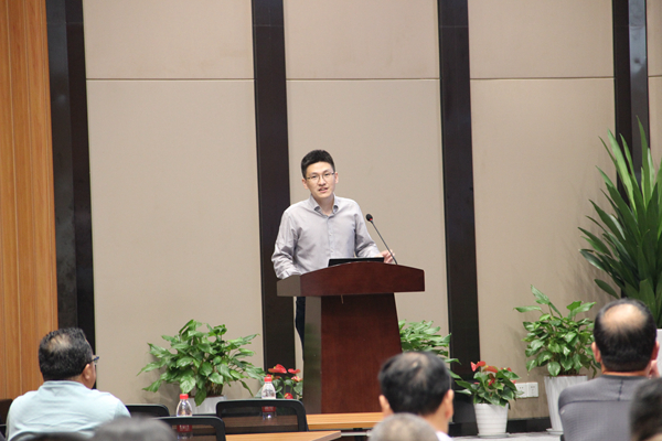 樱花视频在线副总经理陈曦向培训班作公司介绍