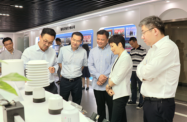 省科技厅党组书记何杏仁一行赴樱花视频在线调研农业科技工作