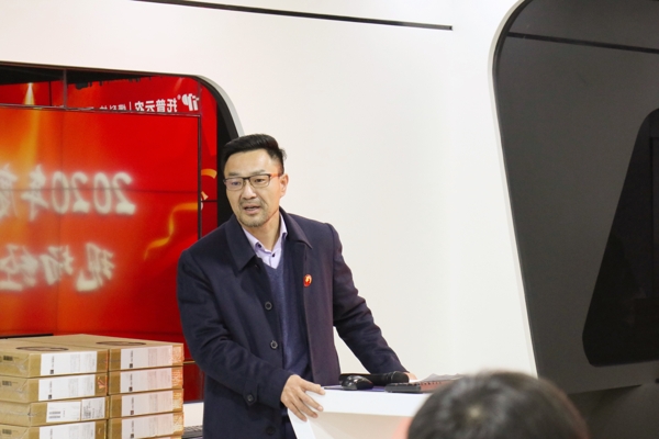 【2】陈渝阳董事长与伙伴们进行分享。.JPG