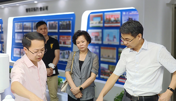 吴卿副厅长、陈清莉主委一行参观樱花视频在线数字三农展厅