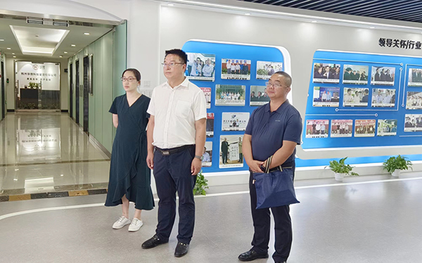 酒泉肃州区政府党组成员、副区长范志俊参观樱花视频在线展厅‍